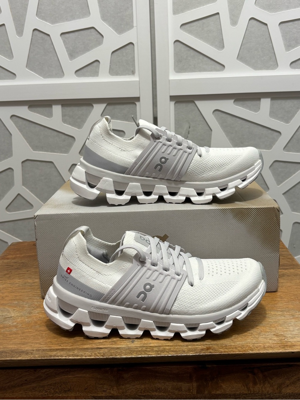 On Running Cloudswift 3 Women’s Shoes White/Frost Size 6